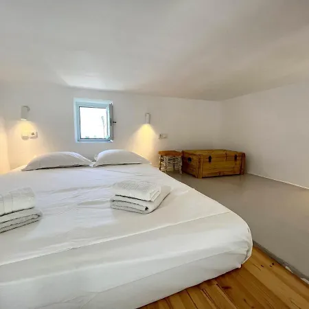 Cycladic Modern In The Heart Of Parikia Apartament