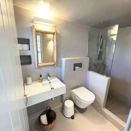 Cycladic Modern In The Heart Of Parikia Apartamento